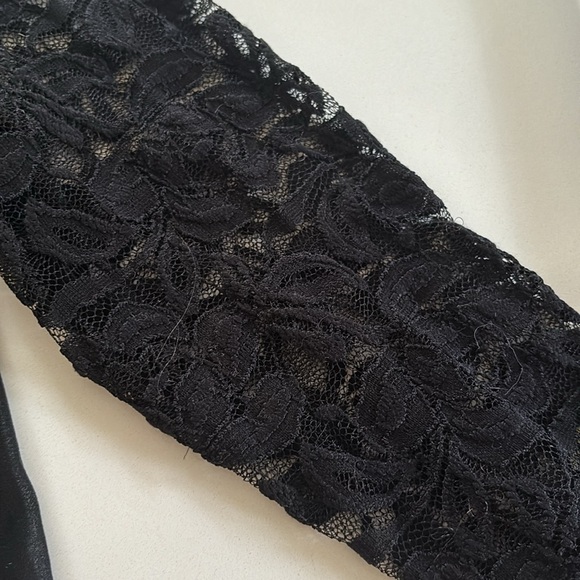 Black long sleeve with lace - Picture 3 of 5